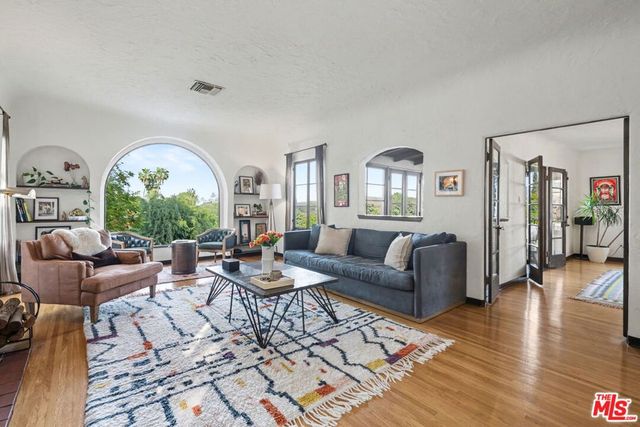 2042 Balmer Drive, Los Angeles, CA 90039