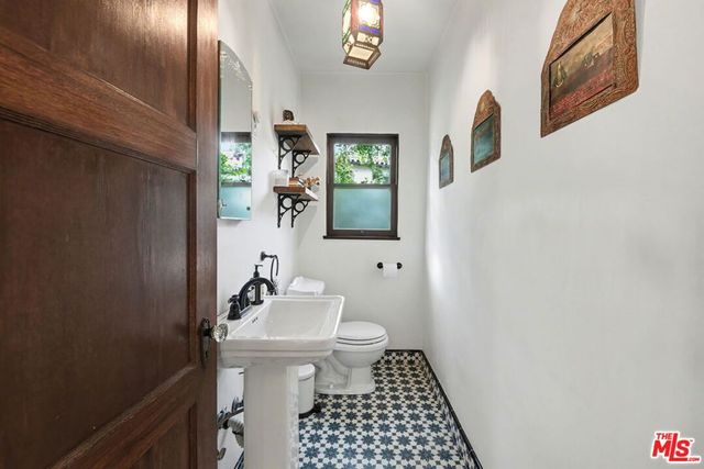 2042 Balmer Drive, Los Angeles, CA 90039