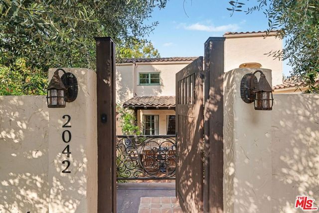 2042 Balmer Drive, Los Angeles, CA 90039