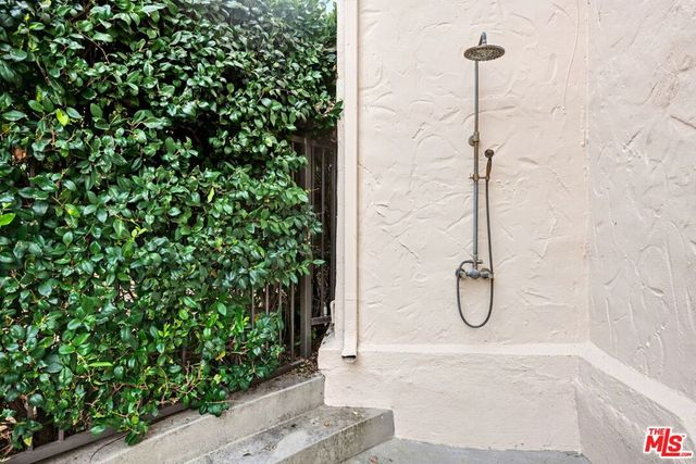 2042 Balmer Drive, Los Angeles, CA 90039