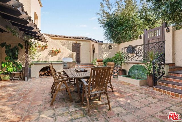 2042 Balmer Drive, Los Angeles, CA 90039