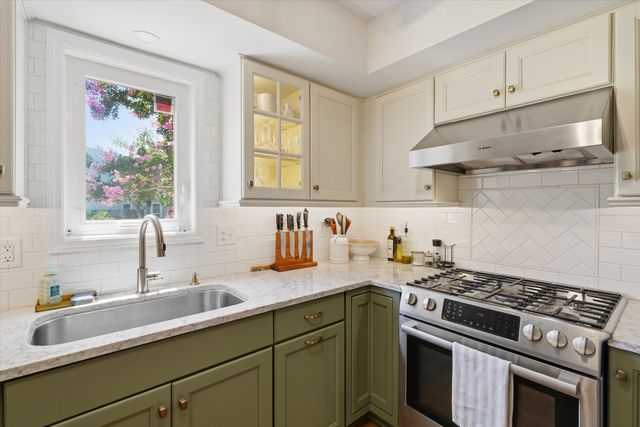 1001 Ventura Place, Mount Pleasant, SC 29464
