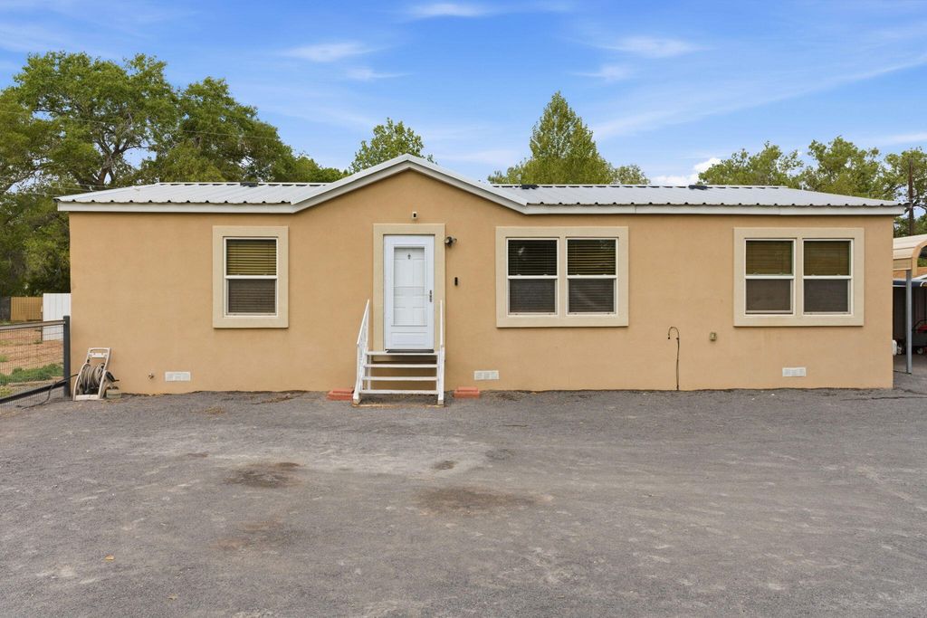 22 Guadalupe Drive, Peralta, NM 87042