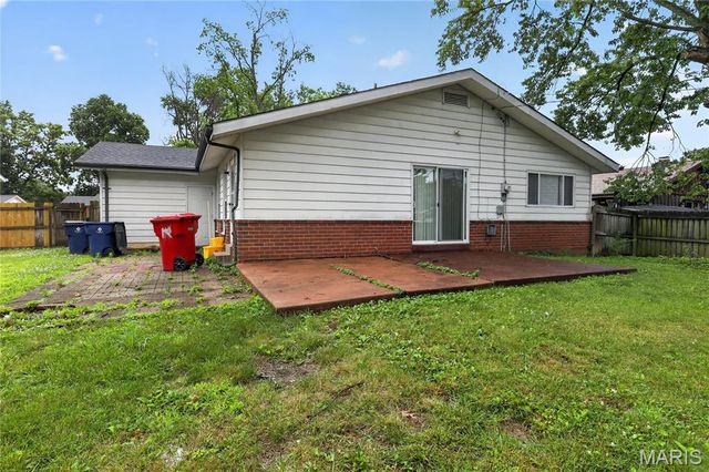 2827 Westminster Drive, Florissant, MO 63033
