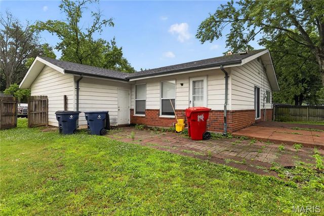 2827 Westminster Drive, Florissant, MO 63033