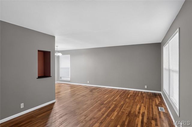 2827 Westminster Drive, Florissant, MO 63033