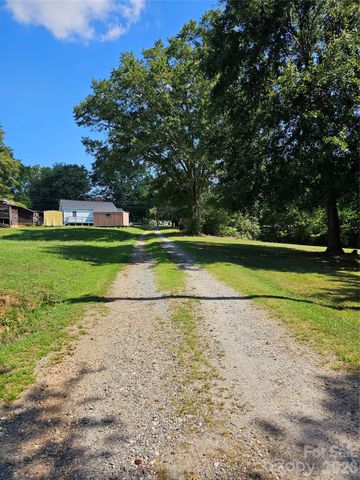 195 Hollywood Street, Forest City, NC 28043