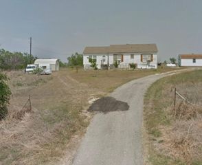 415 Holz RD, Niederwald, TX 78640