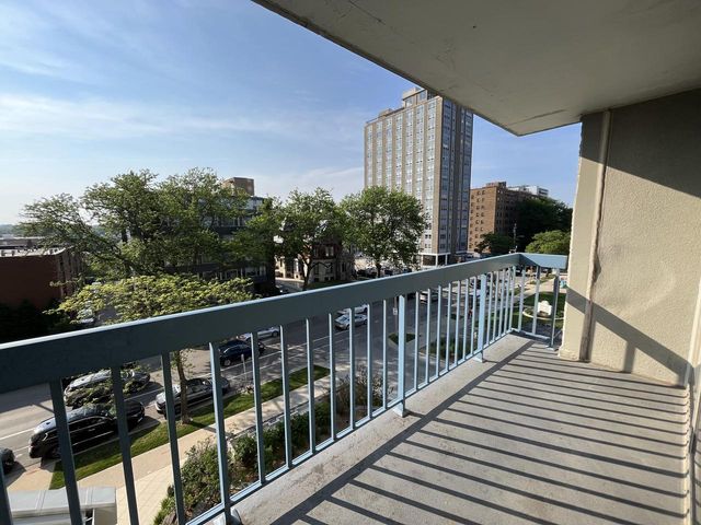 1660 N Prospect AVENUE #403, Milwaukee, WI 53202