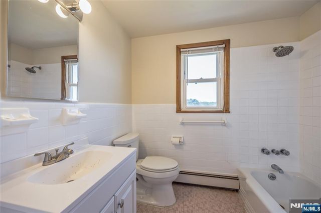 88 Maple Avenue, Woodland Park, NJ 07424