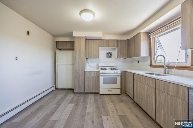 88 Maple Avenue, Woodland Park, NJ 07424