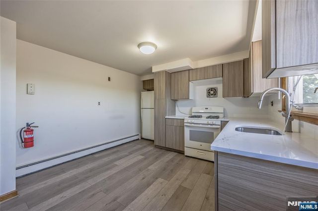88 Maple Avenue, Woodland Park, NJ 07424