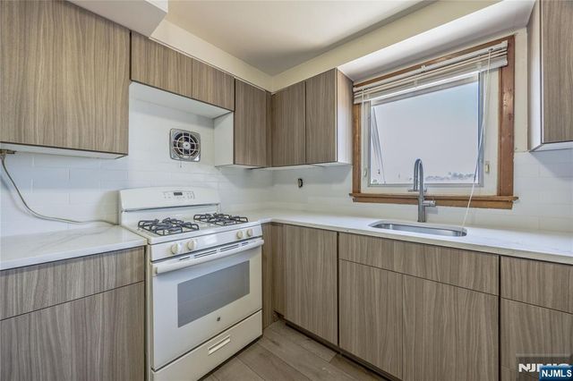 88 Maple Avenue, Woodland Park, NJ 07424