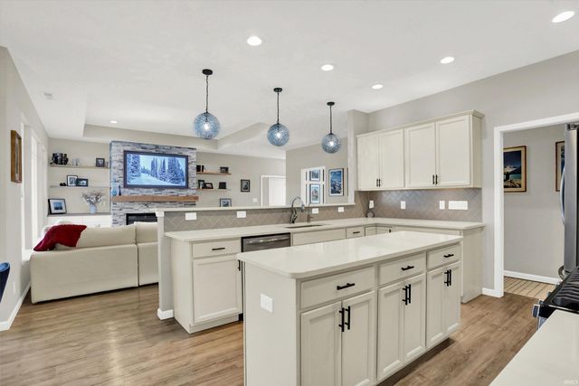 1158 N Deer Meadows Road, Delphi, IN 46923