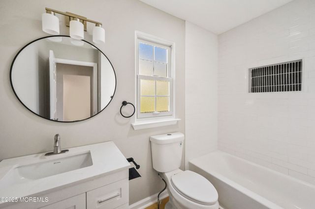 9 Normanton Avenue, Manchester, NJ 08759
