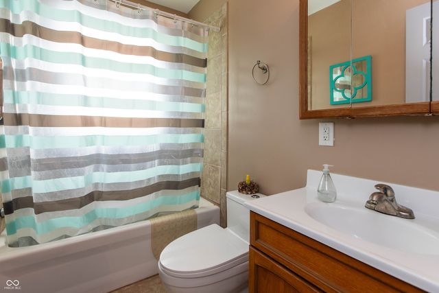 5421 Mendenhall Road, Indianapolis, IN 46241