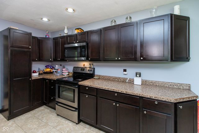 5421 Mendenhall Road, Indianapolis, IN 46241
