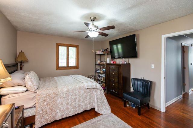 5421 Mendenhall Road, Indianapolis, IN 46241