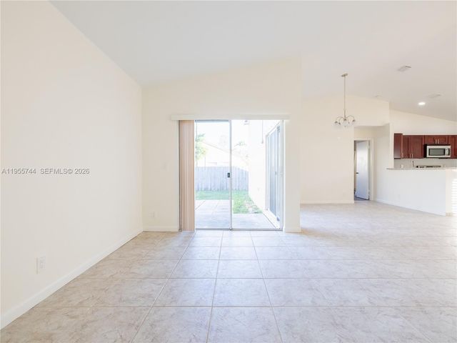 200 W Riverbend Dr, Sunrise, FL 33326