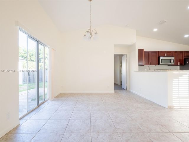 200 W Riverbend Dr, Sunrise, FL 33326