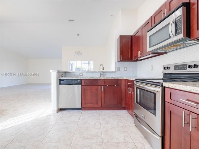 200 W Riverbend Dr, Sunrise, FL 33326