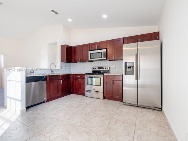 200 W Riverbend Dr, Sunrise, FL 33326