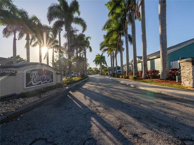 200 W Riverbend Dr, Sunrise, FL 33326
