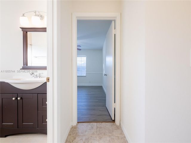 200 W Riverbend Dr, Sunrise, FL 33326