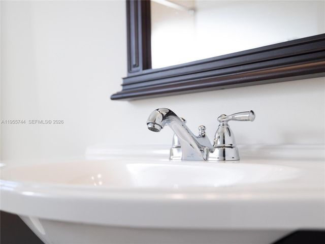 200 W Riverbend Dr, Sunrise, FL 33326