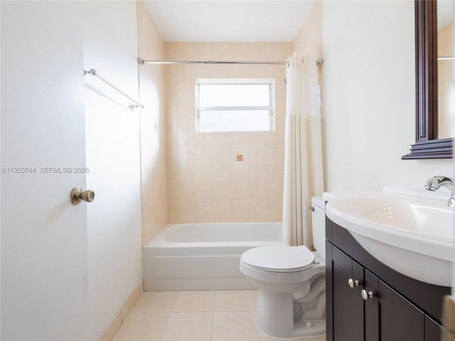 200 W Riverbend Dr, Sunrise, FL 33326