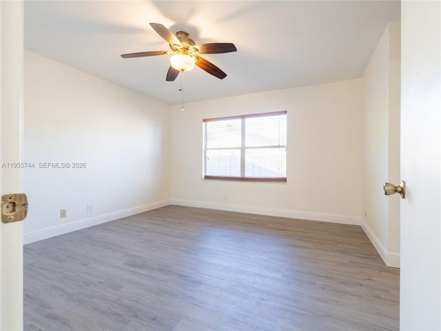 200 W Riverbend Dr, Sunrise, FL 33326