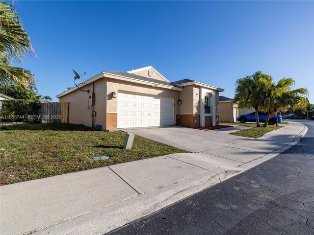 200 W Riverbend Dr, Sunrise, FL 33326