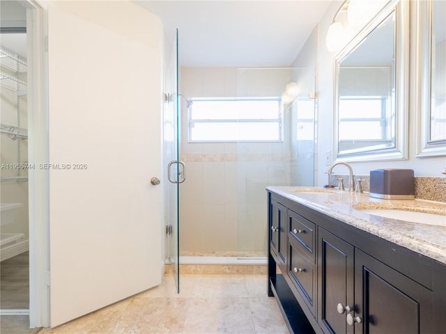 200 W Riverbend Dr, Sunrise, FL 33326