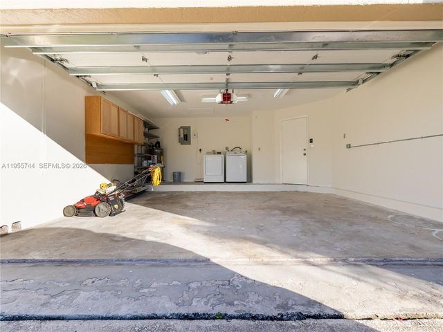 200 W Riverbend Dr, Sunrise, FL 33326