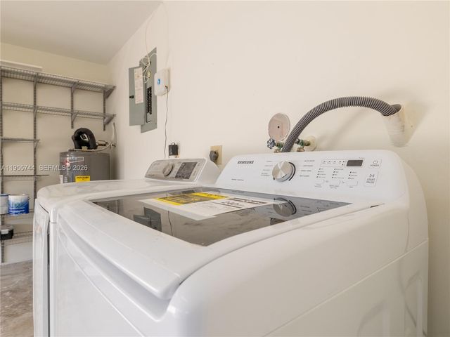 200 W Riverbend Dr, Sunrise, FL 33326