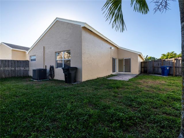 200 W Riverbend Dr, Sunrise, FL 33326