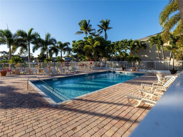 200 W Riverbend Dr, Sunrise, FL 33326