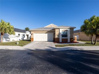 200 W Riverbend Dr, Sunrise, FL 33326