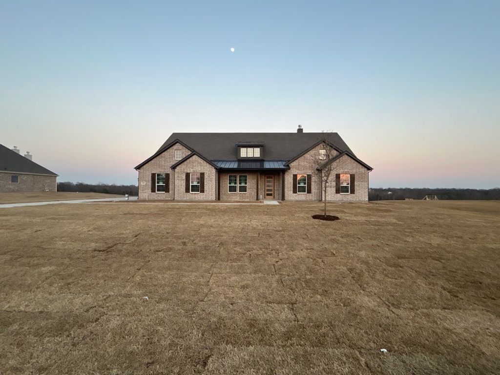809 Valley Ridge Road, Van Alstyne, TX 75495