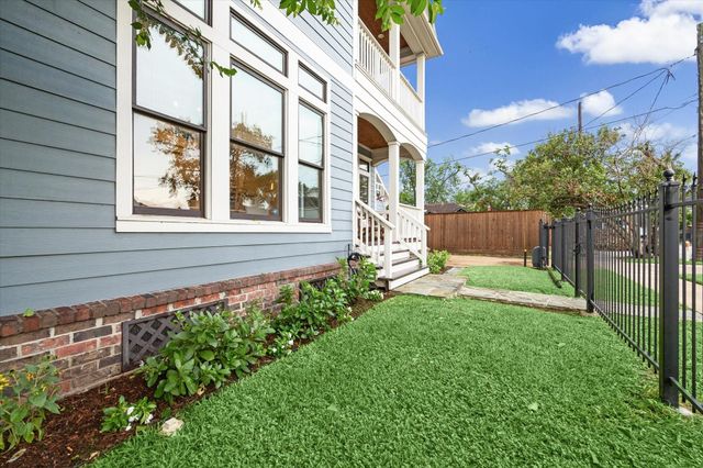 1915 Bradshaw Street, Houston, TX 77008