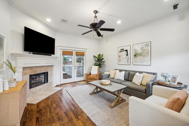 1915 Bradshaw Street, Houston, TX 77008