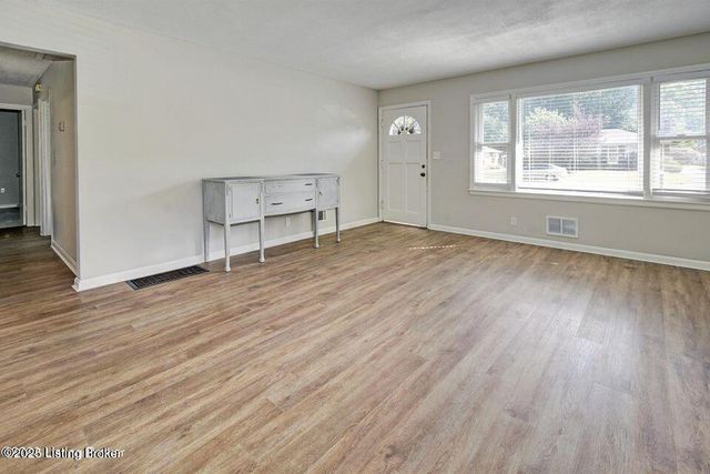 2822 Esther Blvd, Louisville, KY 40220