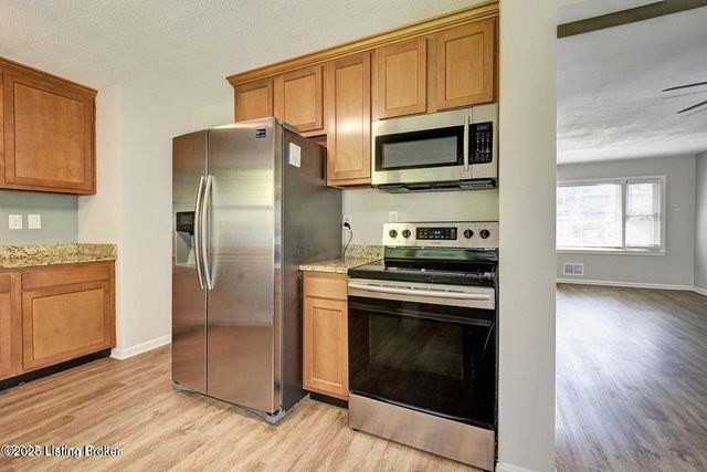 2822 Esther Blvd, Louisville, KY 40220