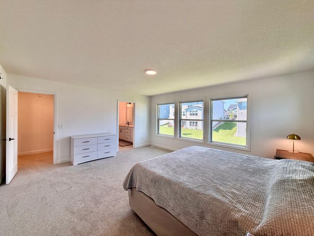 18112 Hounds Drive, Lakeville, MN 55044