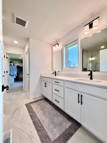 18112 Hounds Drive, Lakeville, MN 55044