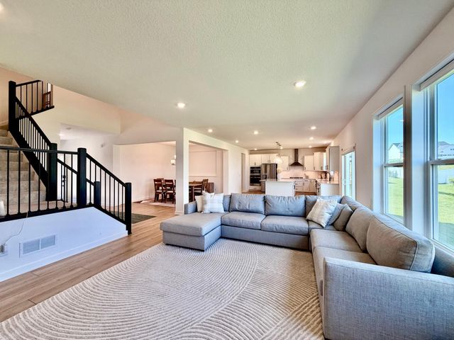18112 Hounds Drive, Lakeville, MN 55044