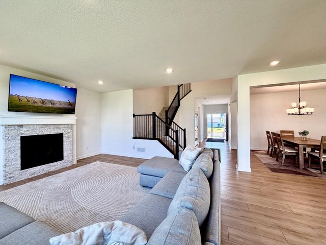18112 Hounds Drive, Lakeville, MN 55044