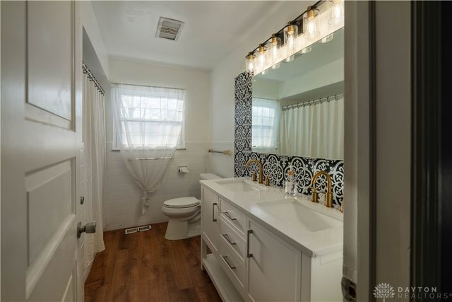 600 Laurelann Drive, Dayton, OH 45429