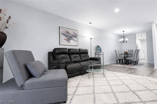 16575 Wren Road 3C, Chagrin Falls, OH 44023