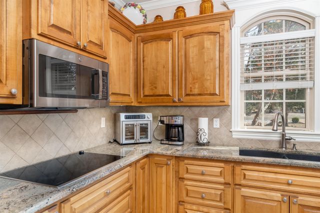 18 Amable Lane, Hot Springs Village, AR 71909